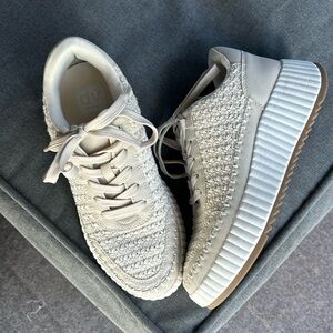 Dolce Vita Fredi sneakers 7.5 Like New Condition